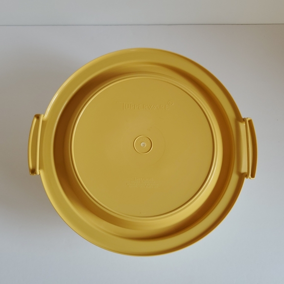 Tupperware Harvest Gold Pie / Cake Carrier with Carrying Strap - Picture 3 of 8